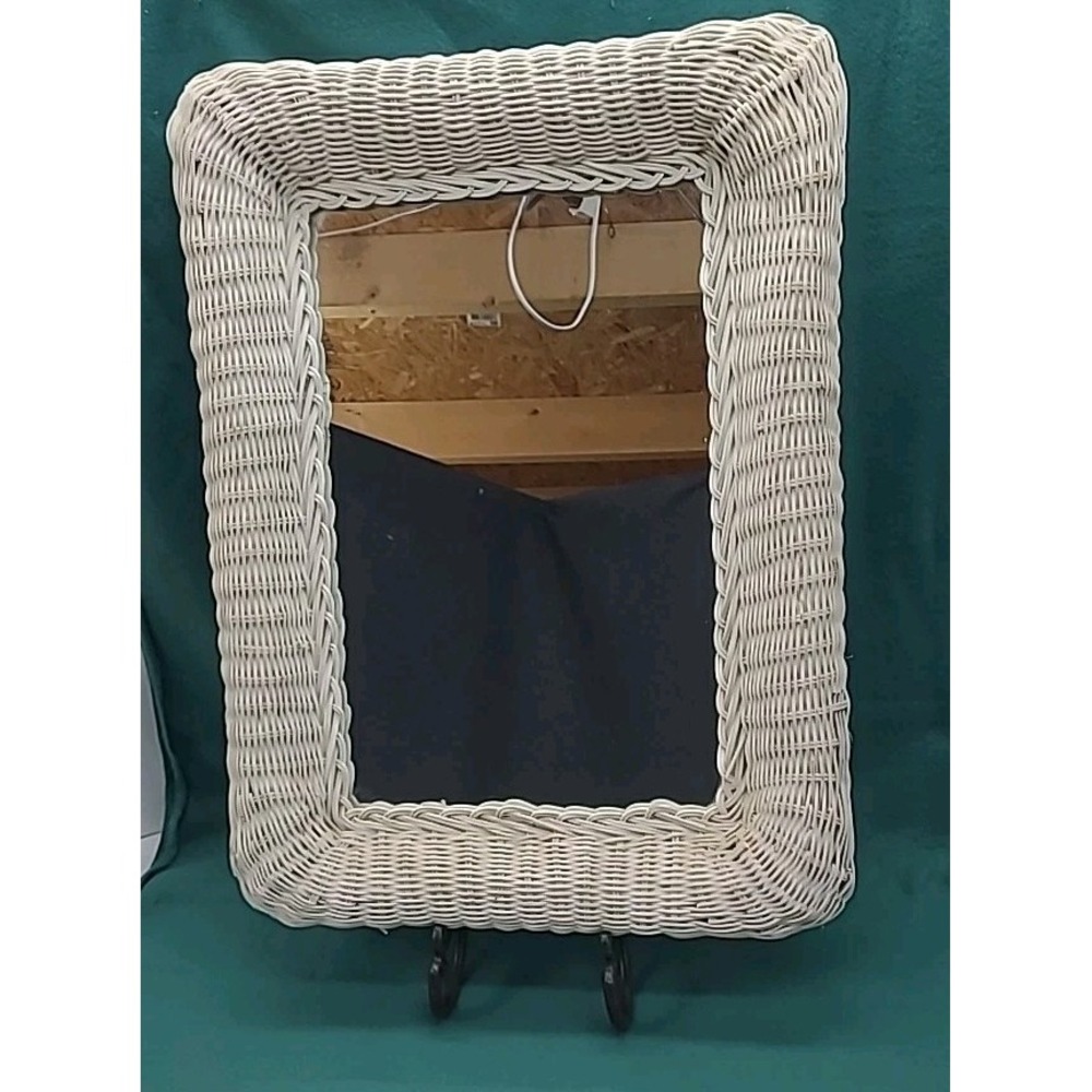 Vintage Wicker Mirror 24"x18" Wall‎ Hanging